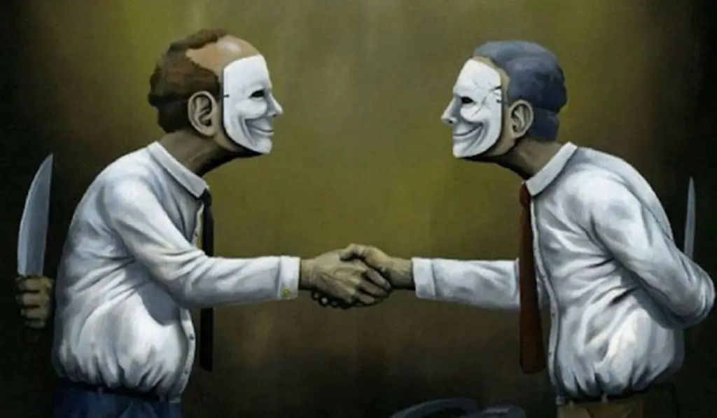 8 Hidden Signs of Hypocritical People And How to Behave With Them